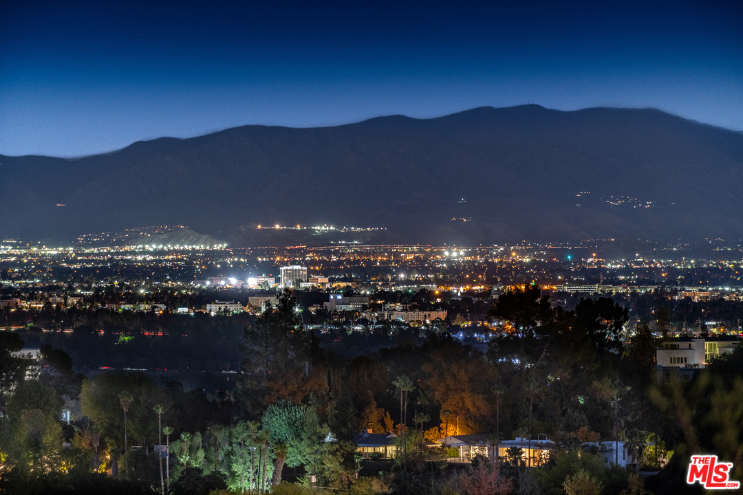 16533 Oldham Street Encino, CA 91436 - Photo 50 of 54