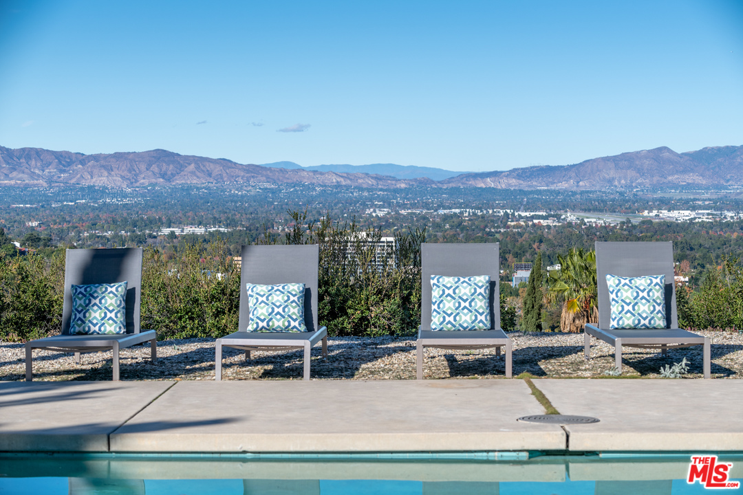 16533 Oldham Street Encino, CA 91436 - Photo 52 of 54