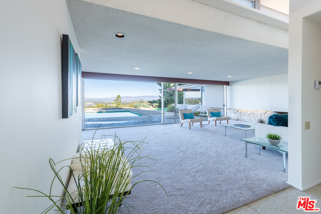 16533 Oldham Street Encino, CA 91436 - Photo 9 of 54