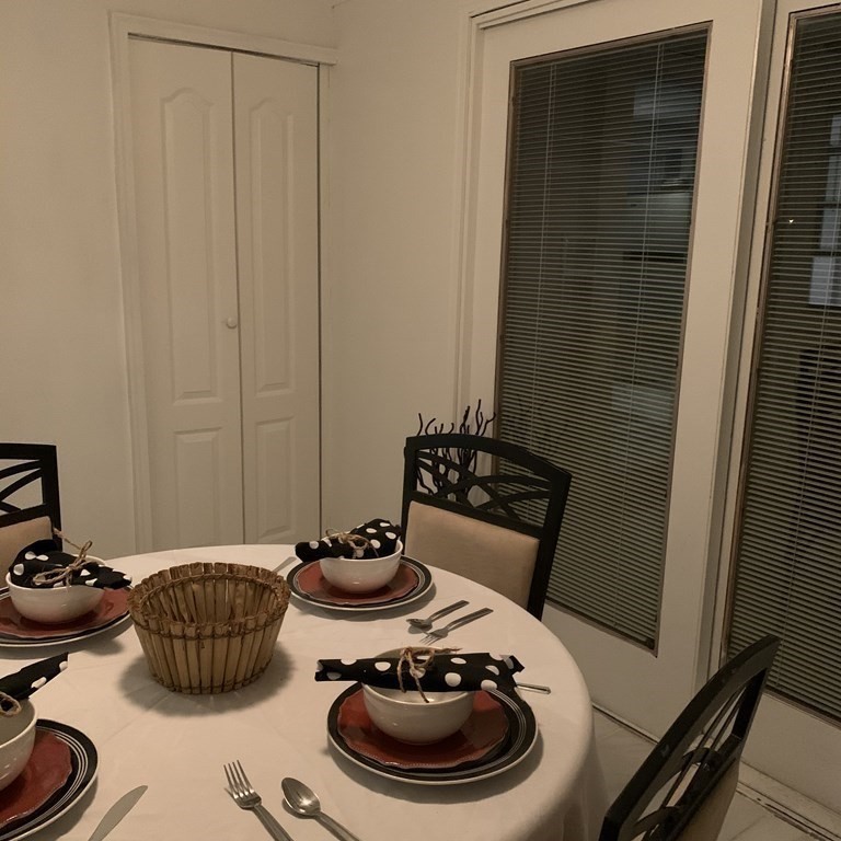 23 Notre Dame Street Springfield, MA 01104 - Photo 21 of 28 a room with furniture and a rug