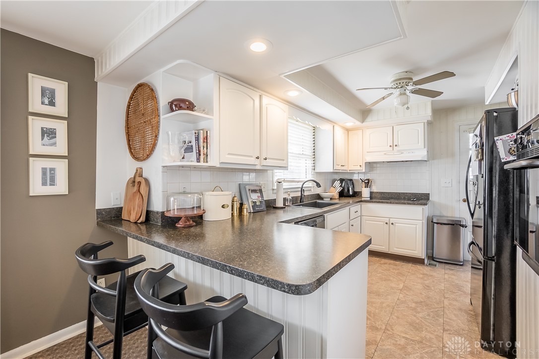 1833 East David Road Kettering, OH 45440 - Photo 15 of 47 Kitchen