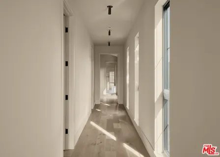 $4,295,000 | 2026 Louella Avenue, Venice, CA 90291