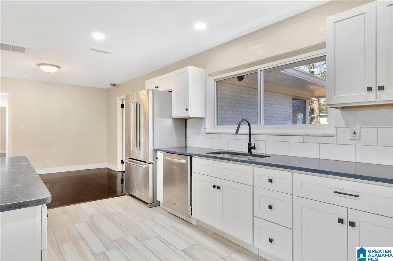 648 Ridge Top Circle Birmingham, AL 35206 - Photo 5 of 33