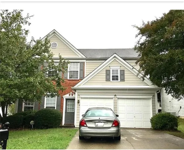 a car parked in front of white house