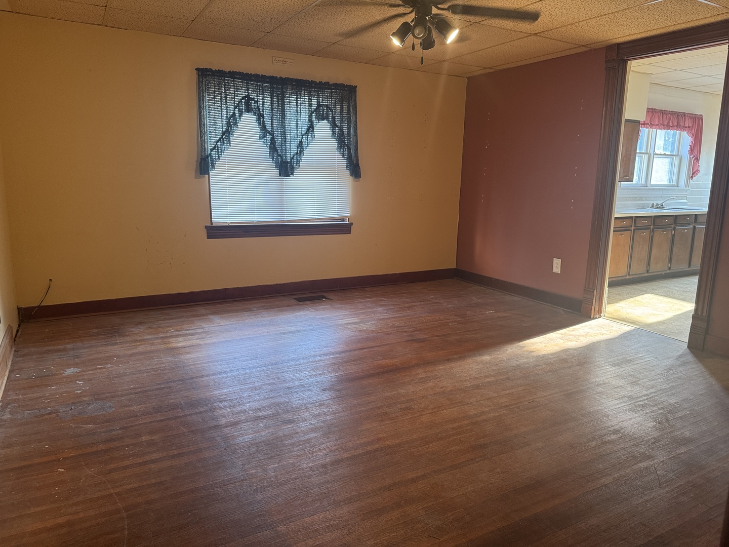 723 North Madison Street Clinton, IL 61727 - Photo 11 of 51