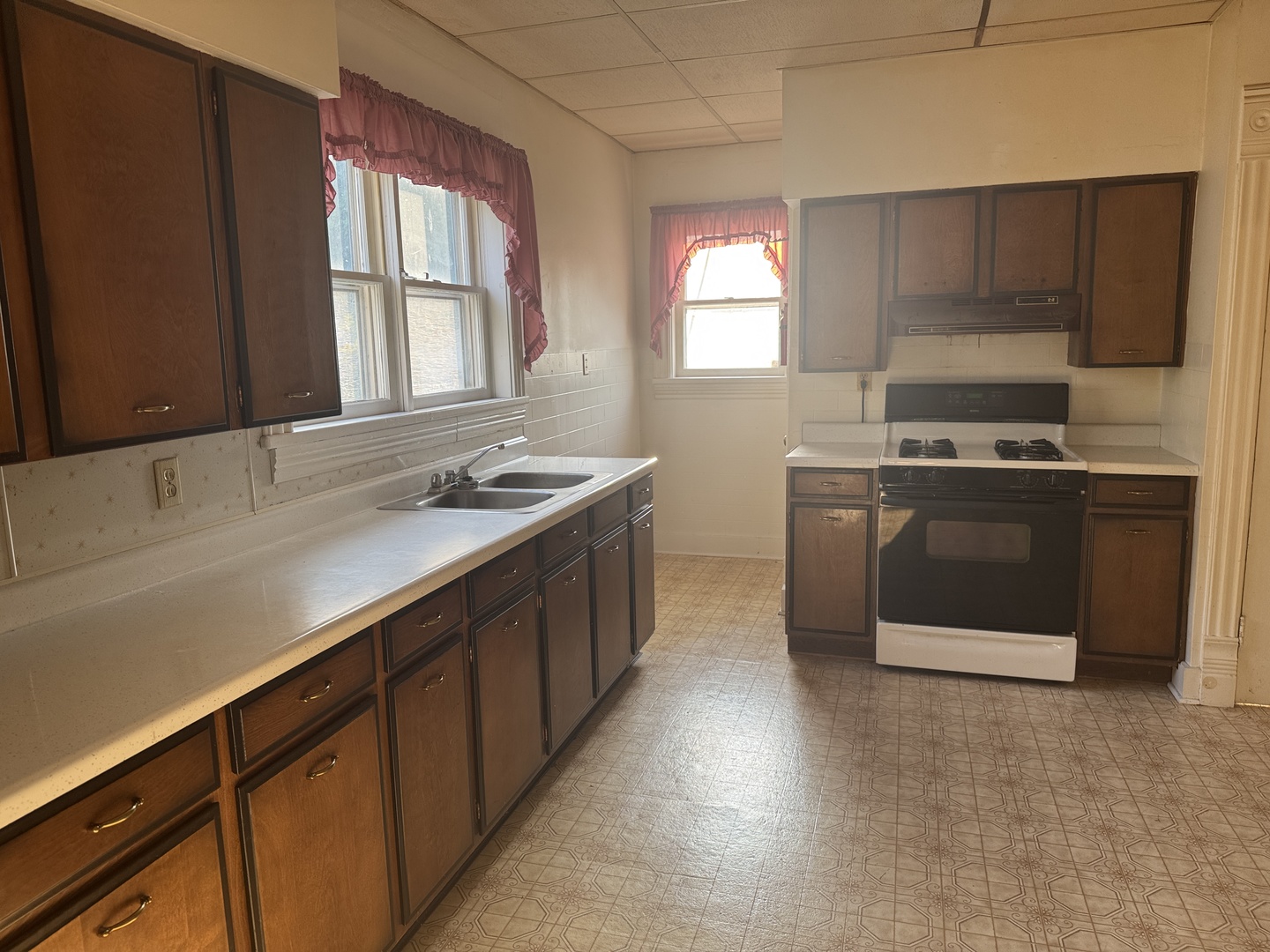723 North Madison Street Clinton, IL 61727 - Photo 15 of 51