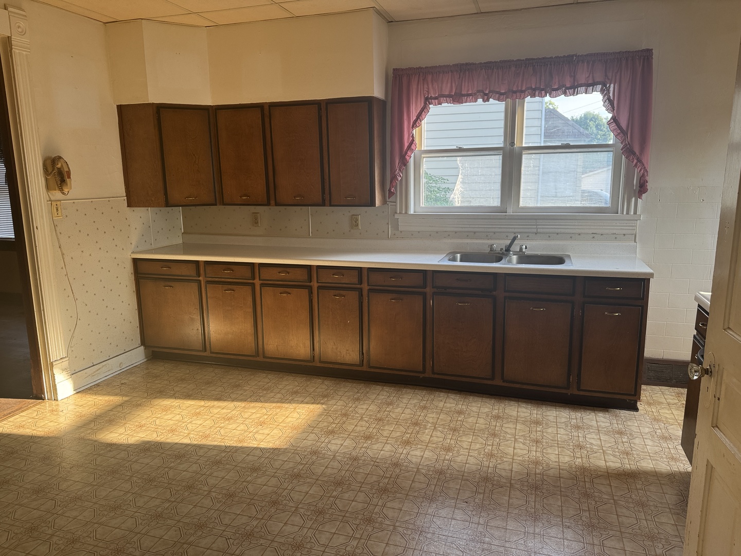 723 North Madison Street Clinton, IL 61727 - Photo 16 of 51