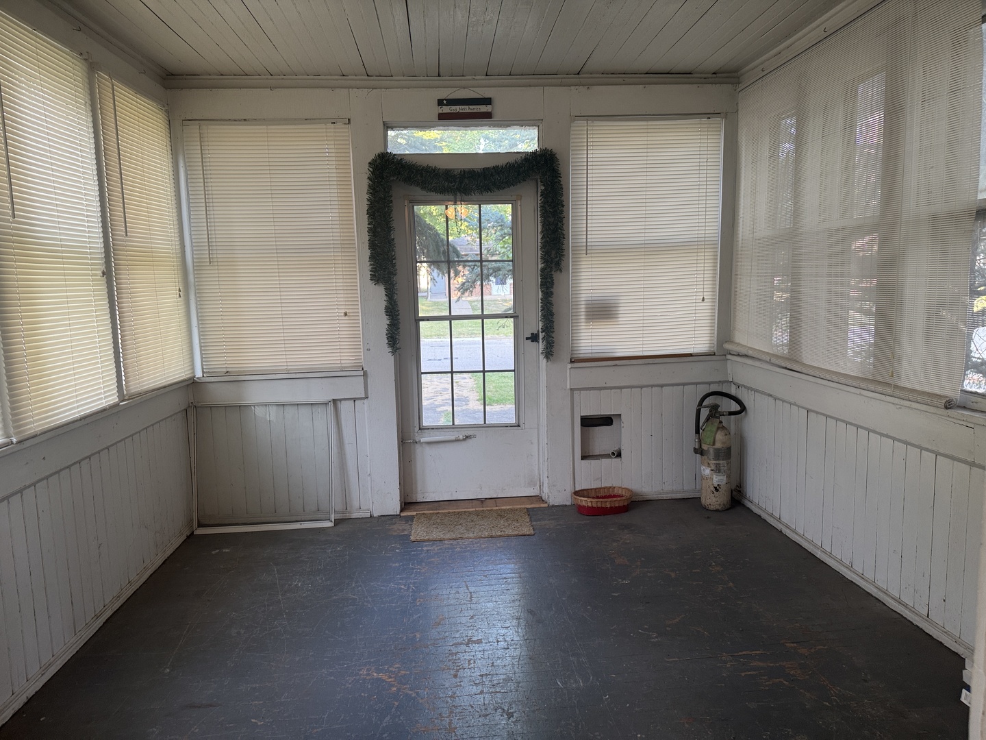 723 North Madison Street Clinton, IL 61727 - Photo 4 of 51