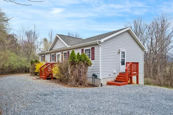 $260,000 | 60 Pathfinder Drive, Lexington, VA 24450