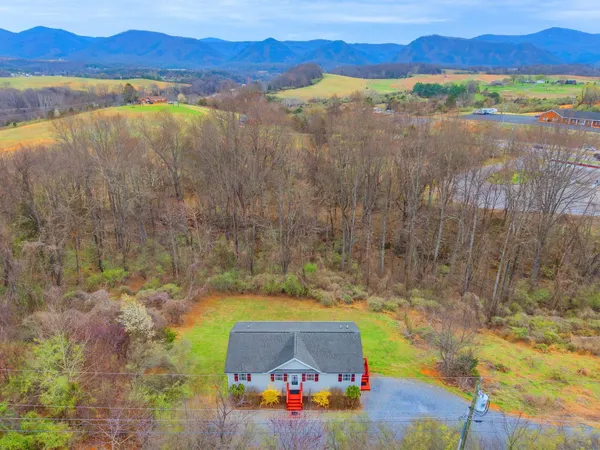$260,000 | 60 Pathfinder Drive, Lexington, VA 24450