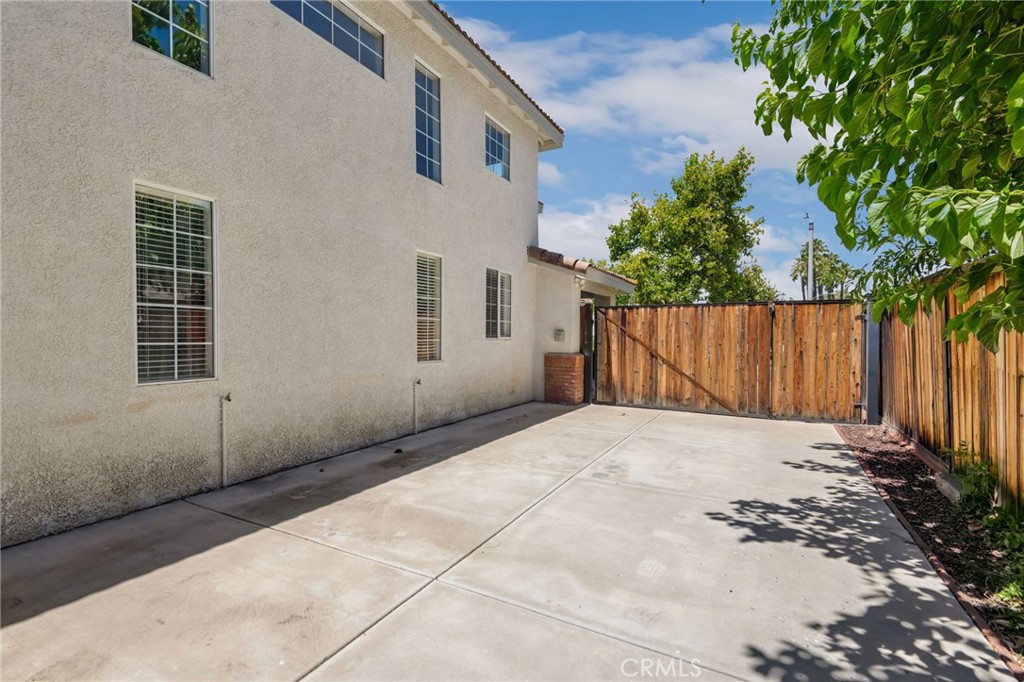 40456 Windsor Road Temecula, CA 92591 - Photo 35 of 38 a view of backyard with potted plants and wooden fence