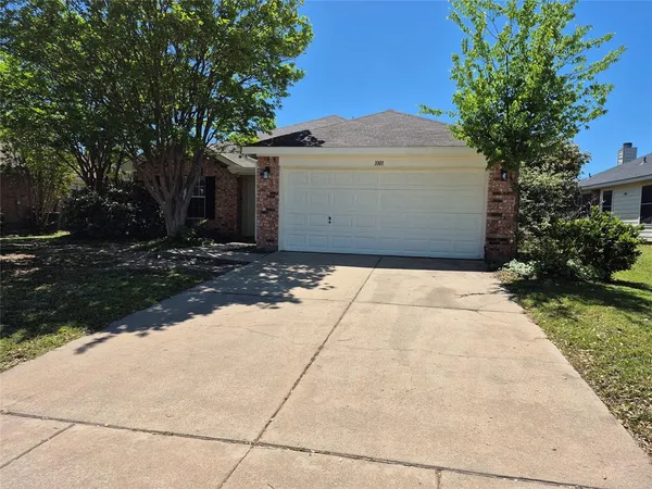 $269,000 | 1001 Rock Springs Drive, Burleson, TX 76028
