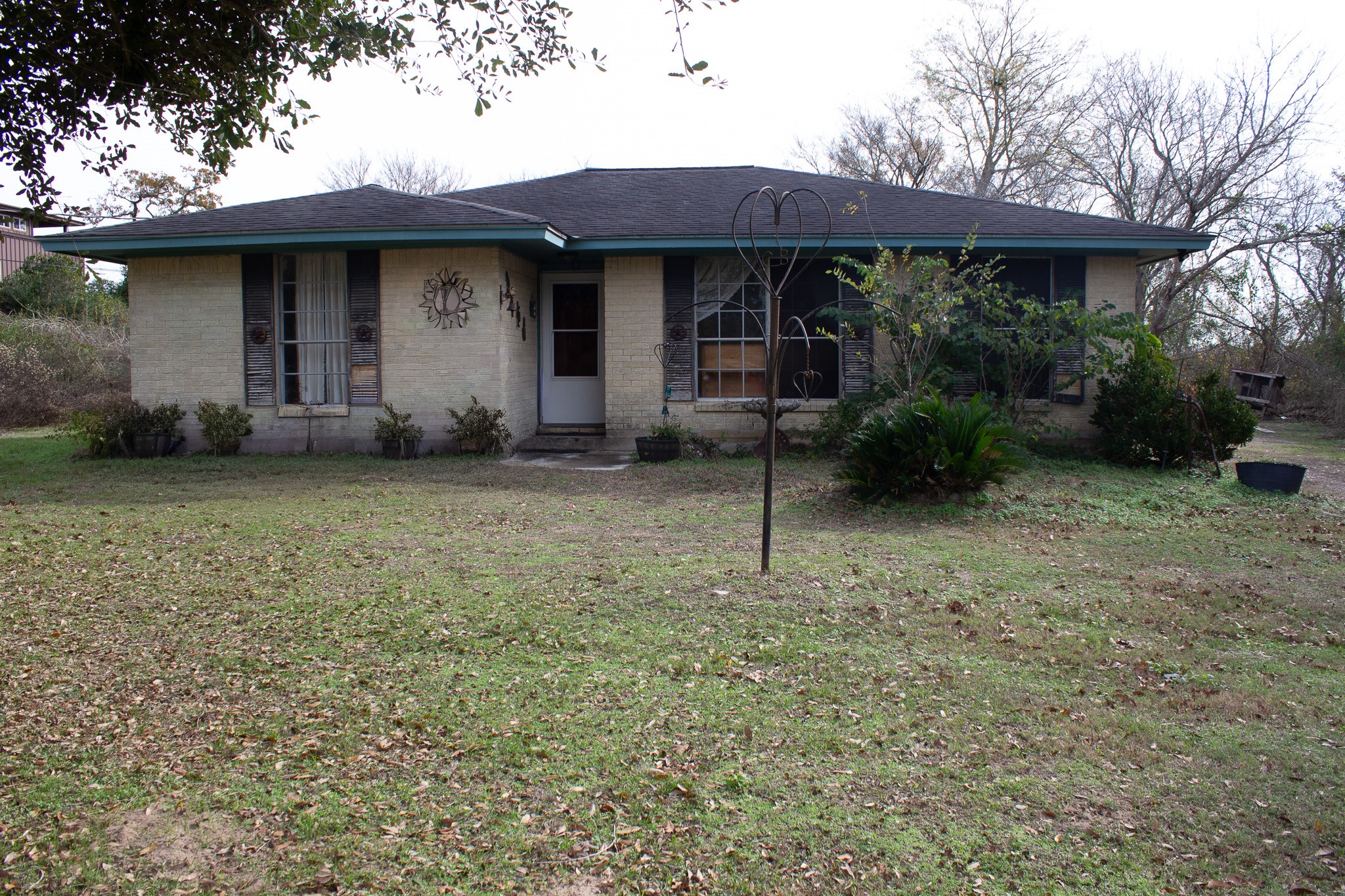 24765 Wicklow Road Hempstead, TX 77445 - Photo 5 of 29 a front view of a house with a garden