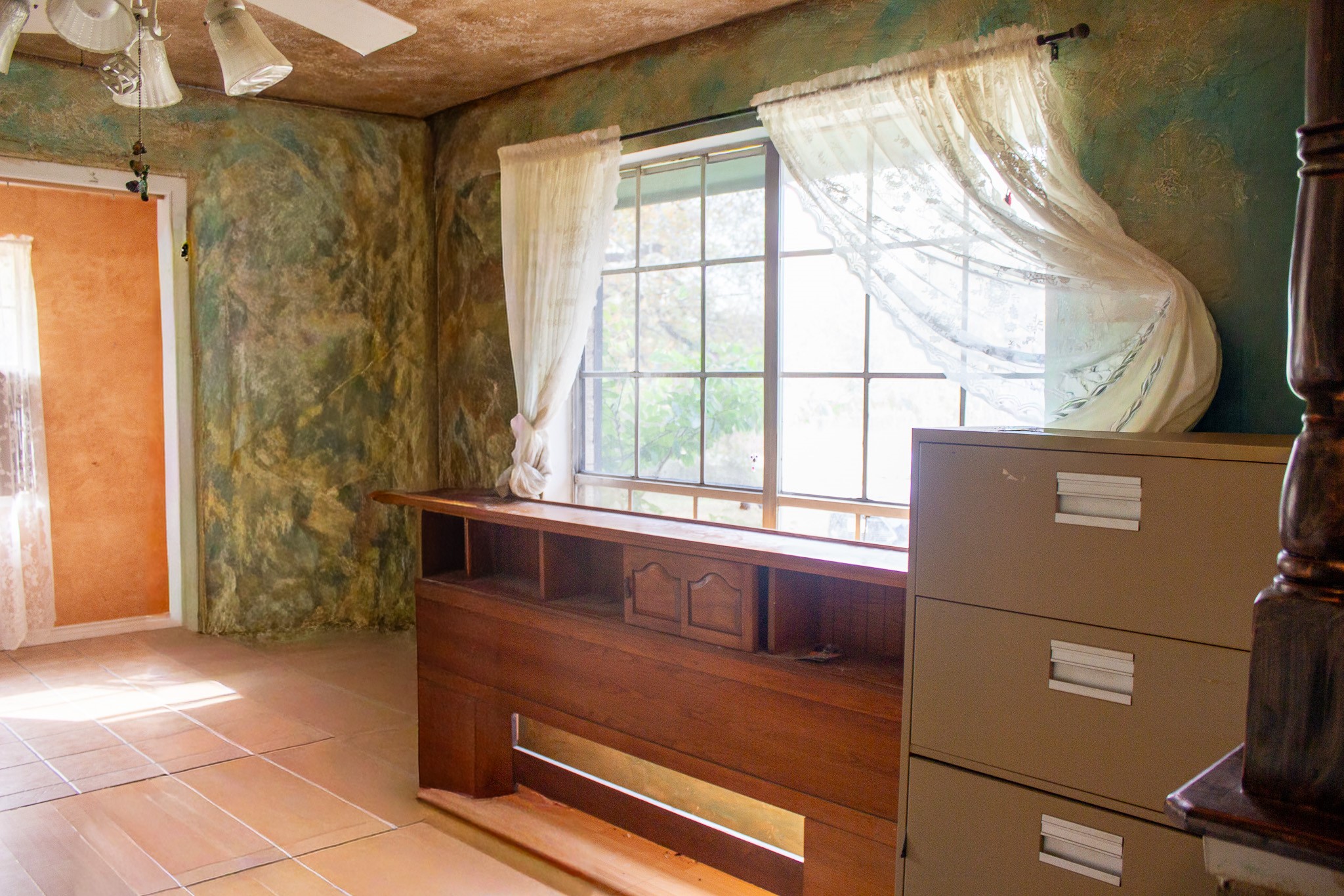 24765 Wicklow Road Hempstead, TX 77445 - Photo 8 of 29 a view of kitchen with a window