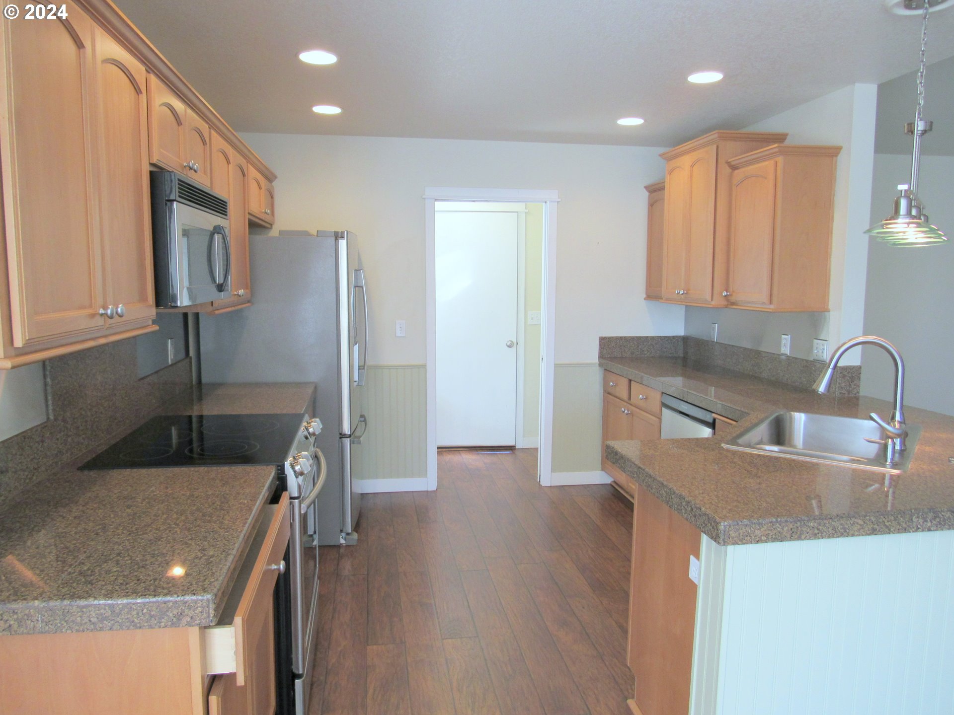 111 Crown Point Road Longview, WA 98632 - Photo 12 of 39 Kitchen