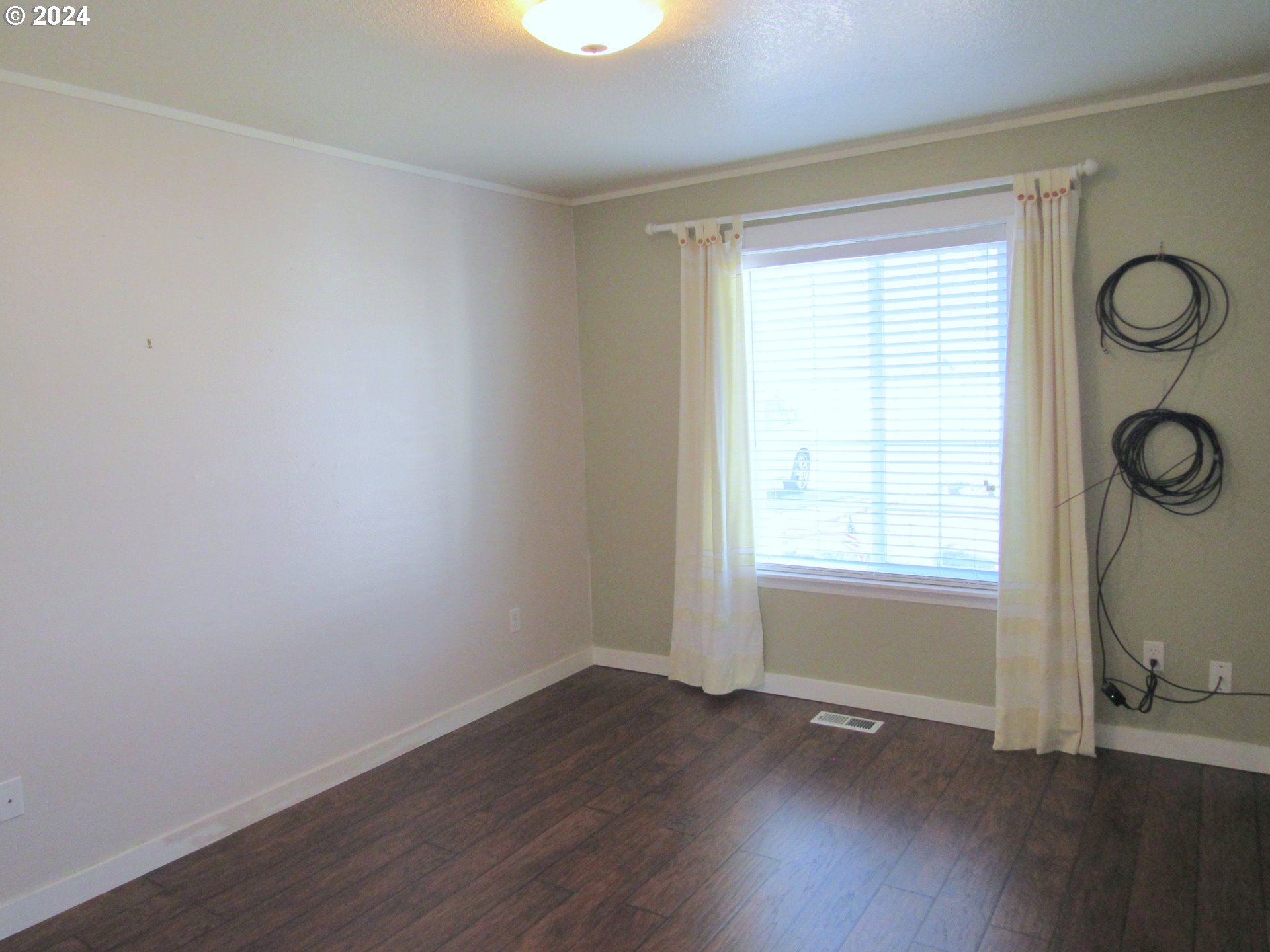 111 Crown Point Road Longview, WA 98632 - Photo 25 of 39 Bathroom