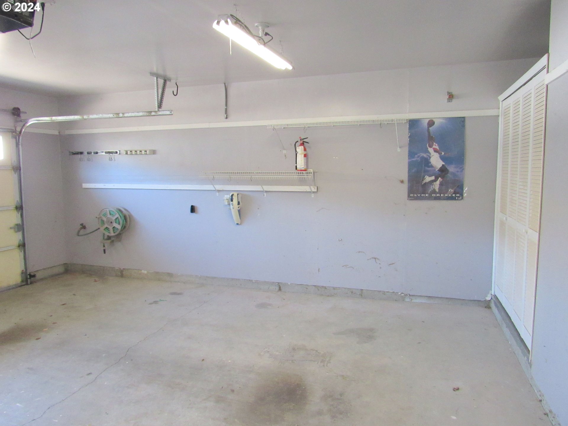 111 Crown Point Road Longview, WA 98632 - Photo 30 of 39 Garage