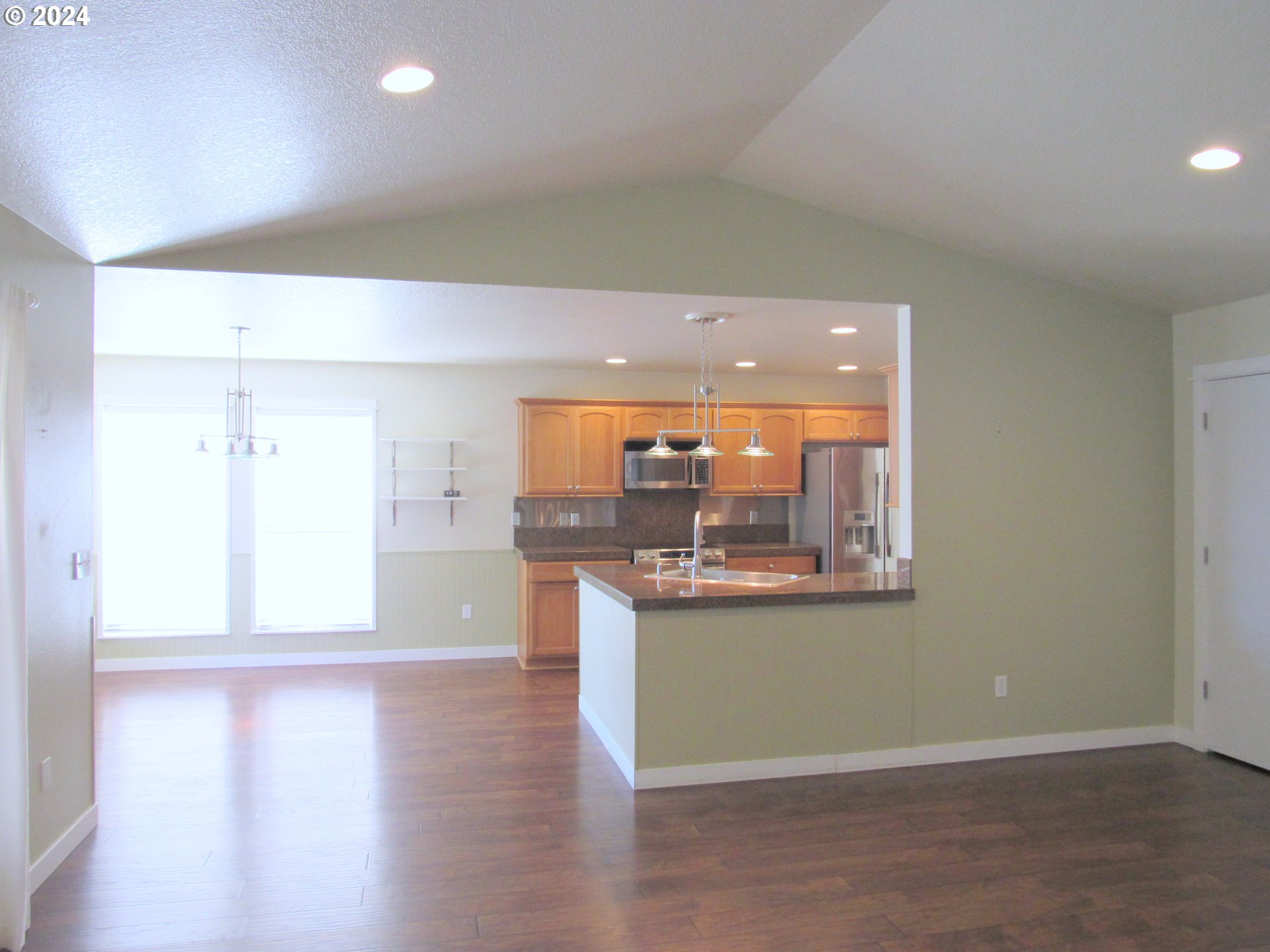 111 Crown Point Road Longview, WA 98632 - Photo 6 of 39 Living Room/Dining Room