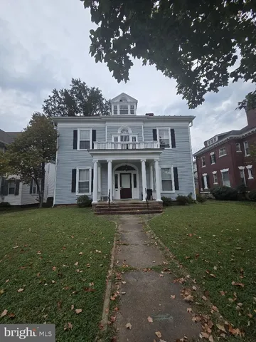 $1,200 | 1107 Prince Edward Street, Unit 3, Fredericksburg, VA 22401