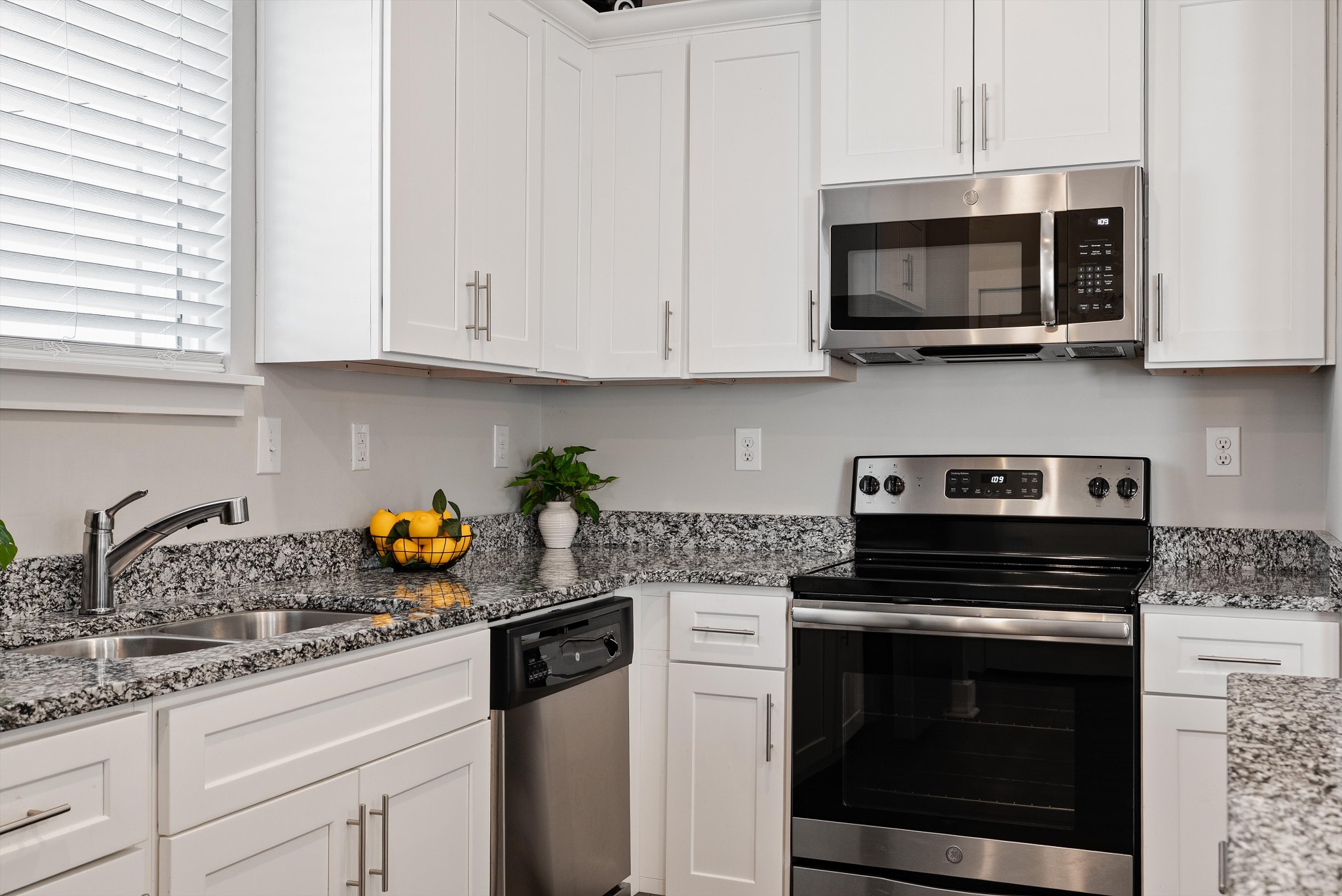 8005 Tuberose Court Spring Hill, TN 37174 - Photo 11 of 33