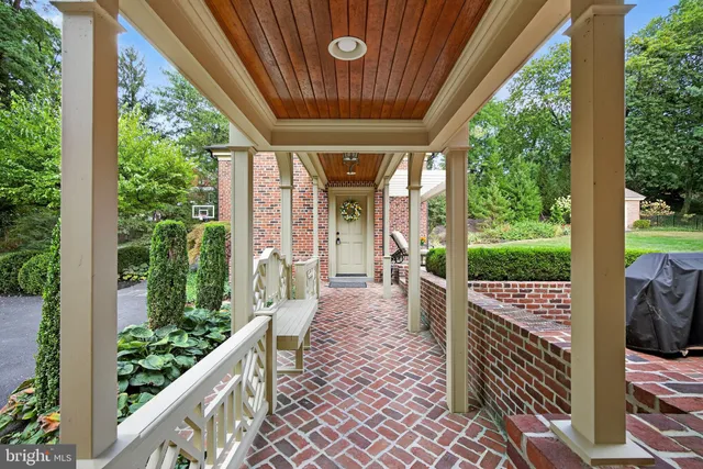 $1,225,000 | 1101 Smallbrook Lane, York, PA 17403