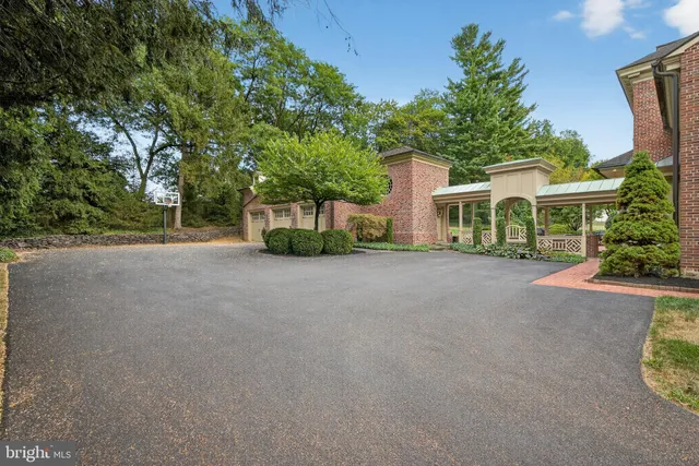 $1,225,000 | 1101 Smallbrook Lane, York, PA 17403