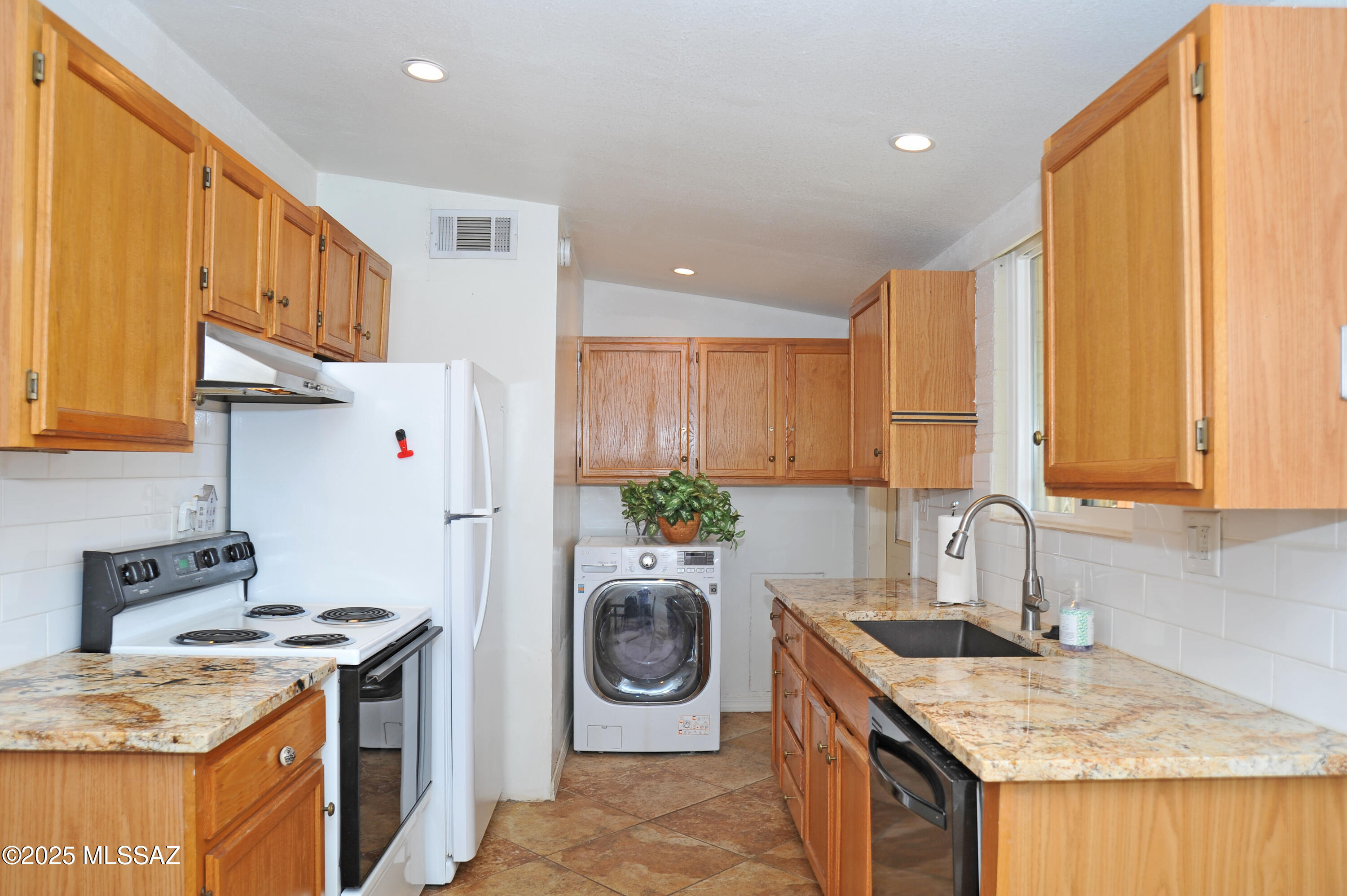 5901 North Oracle Road, Unit 16 Tucson, AZ 85704 - Photo 16 of 27 Gallery Image 16