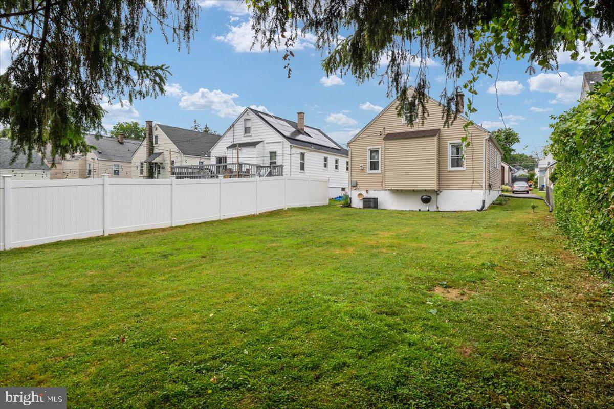 2726 Glendale Road Baltimore, MD 21234 - Photo 2 of 32 Large Back Yard