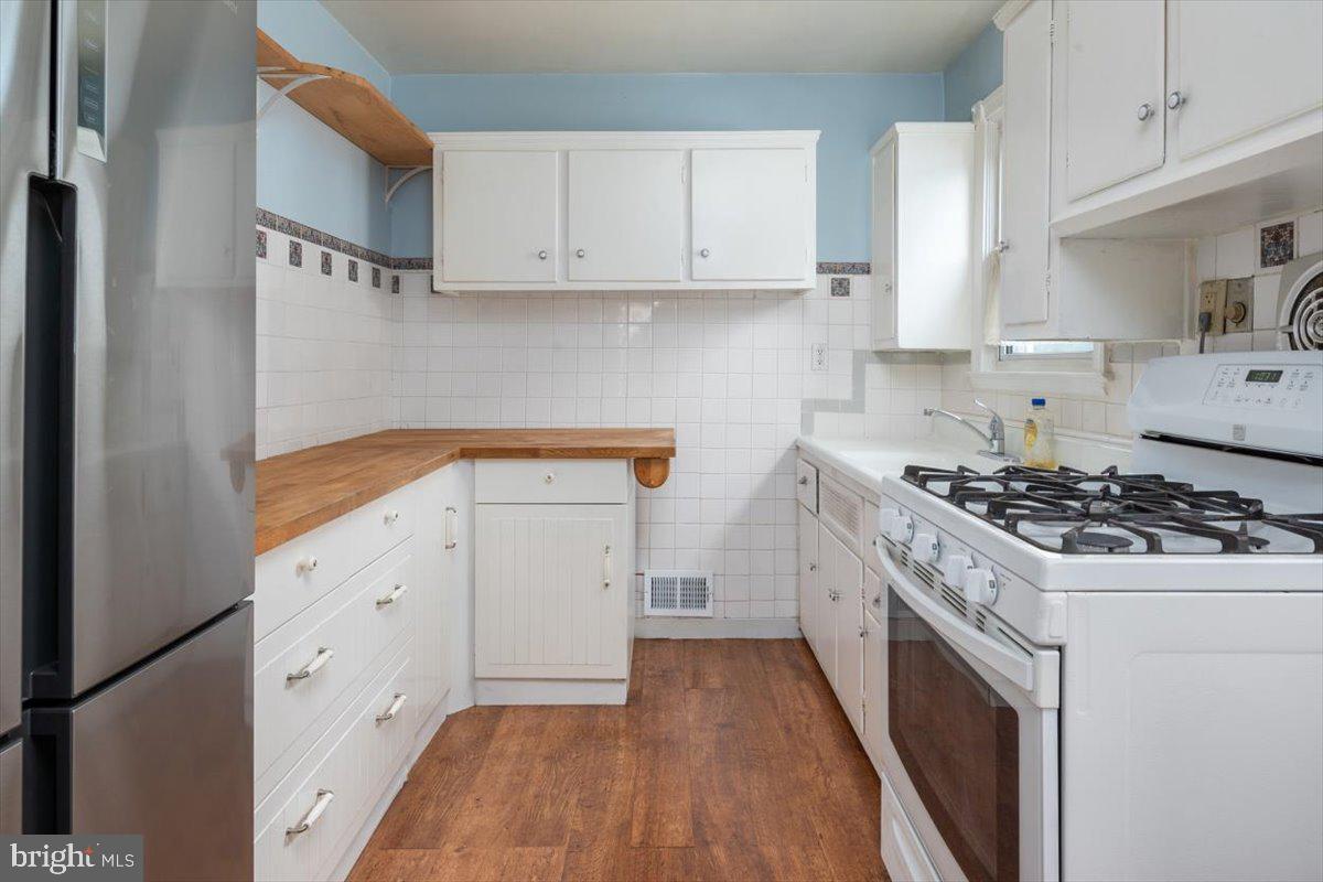 2726 Glendale Road Baltimore, MD 21234 - Photo 11 of 32 Kitchen