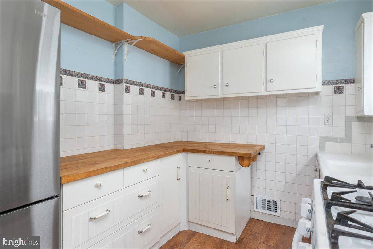 2726 Glendale Road Baltimore, MD 21234 - Photo 12 of 32 Kitchen