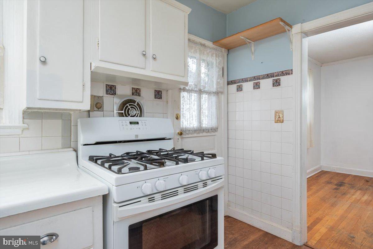 2726 Glendale Road Baltimore, MD 21234 - Photo 13 of 32 Kitchen with Side Entrance