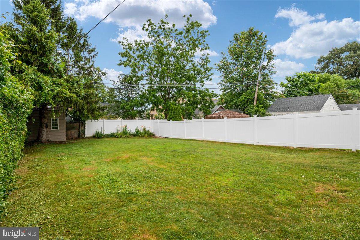 2726 Glendale Road Baltimore, MD 21234 - Photo 28 of 32 Large Yard