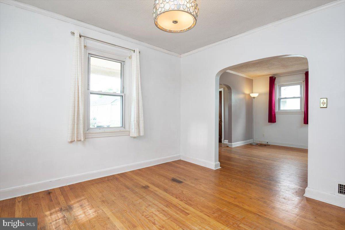 2726 Glendale Road Baltimore, MD 21234 - Photo 6 of 32 Dining Room