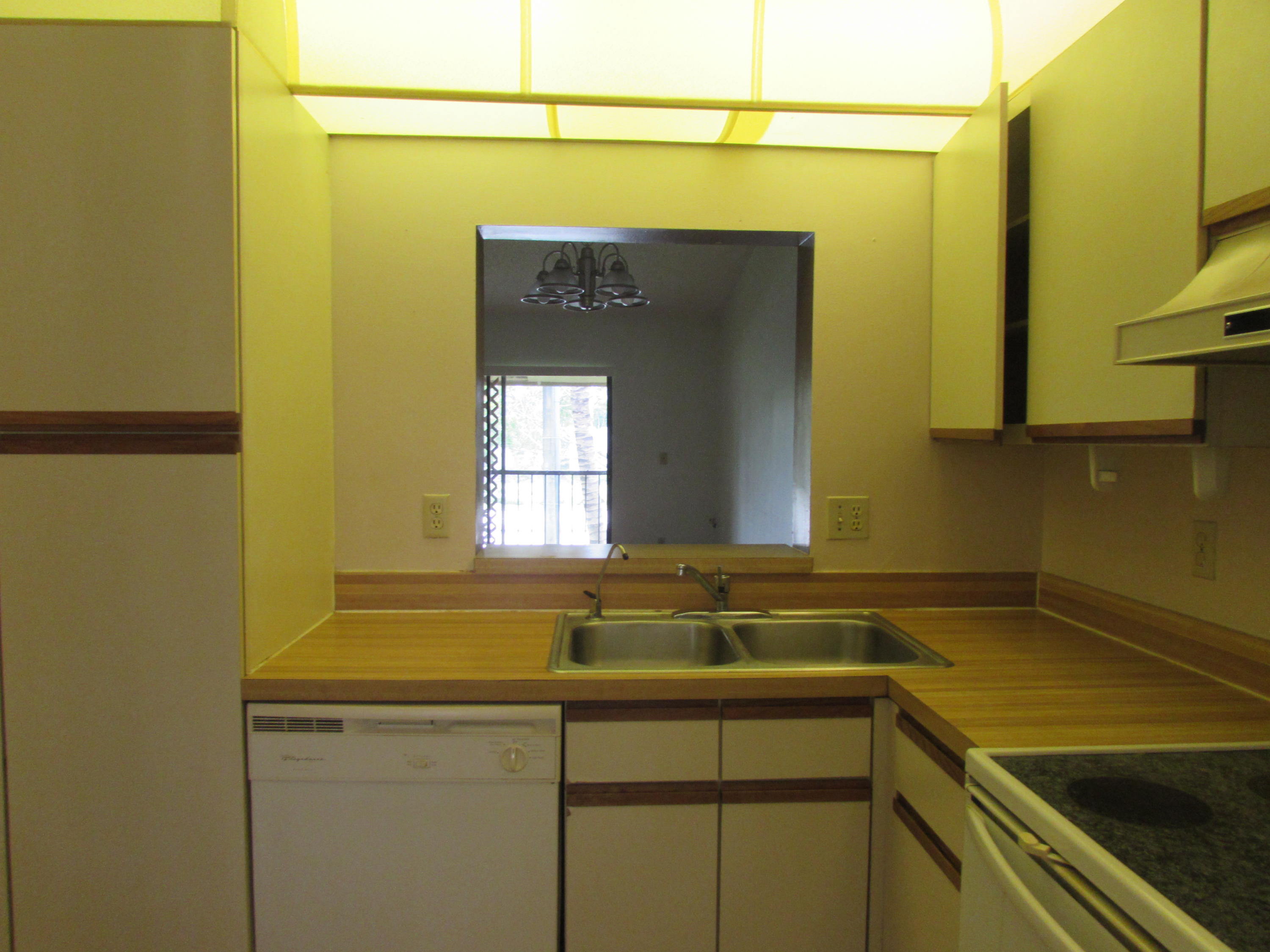 6552 Arleigh Court, Unit 207 Boca Raton, FL 33433 - Photo 5 of 22 IMG_1653