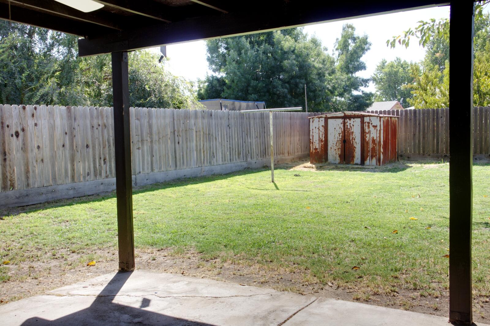 558 Perry Avenue Corcoran, CA 93212 - Photo 41 of 42 editYard 3