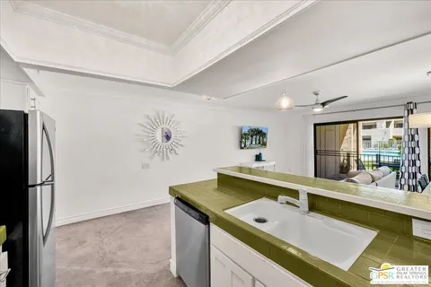 $229,000 | 1655 East Palm Canyon Drive, Unit 609, Palm Springs, CA 92264