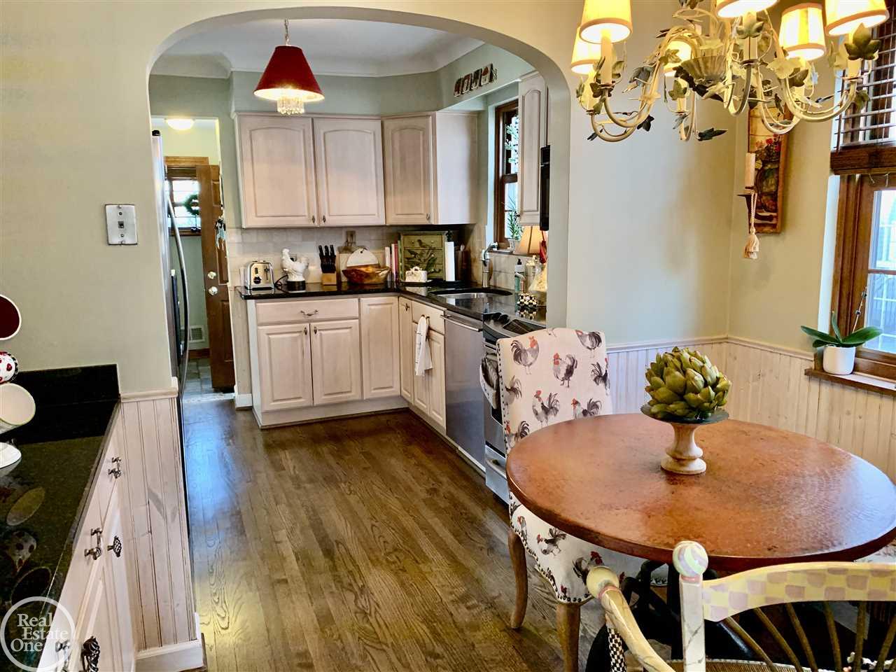 334 Fisher Road Grosse Pointe, MI 48230 - Photo 23 of 65 Large Kitchen Working Spa