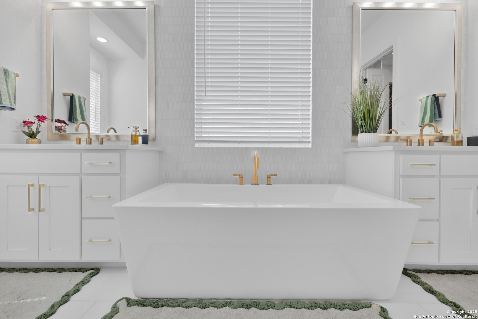 235 Corazon Boerne, TX 78006 - Photo 35 of 68 a bathroom with a sink and a mirror