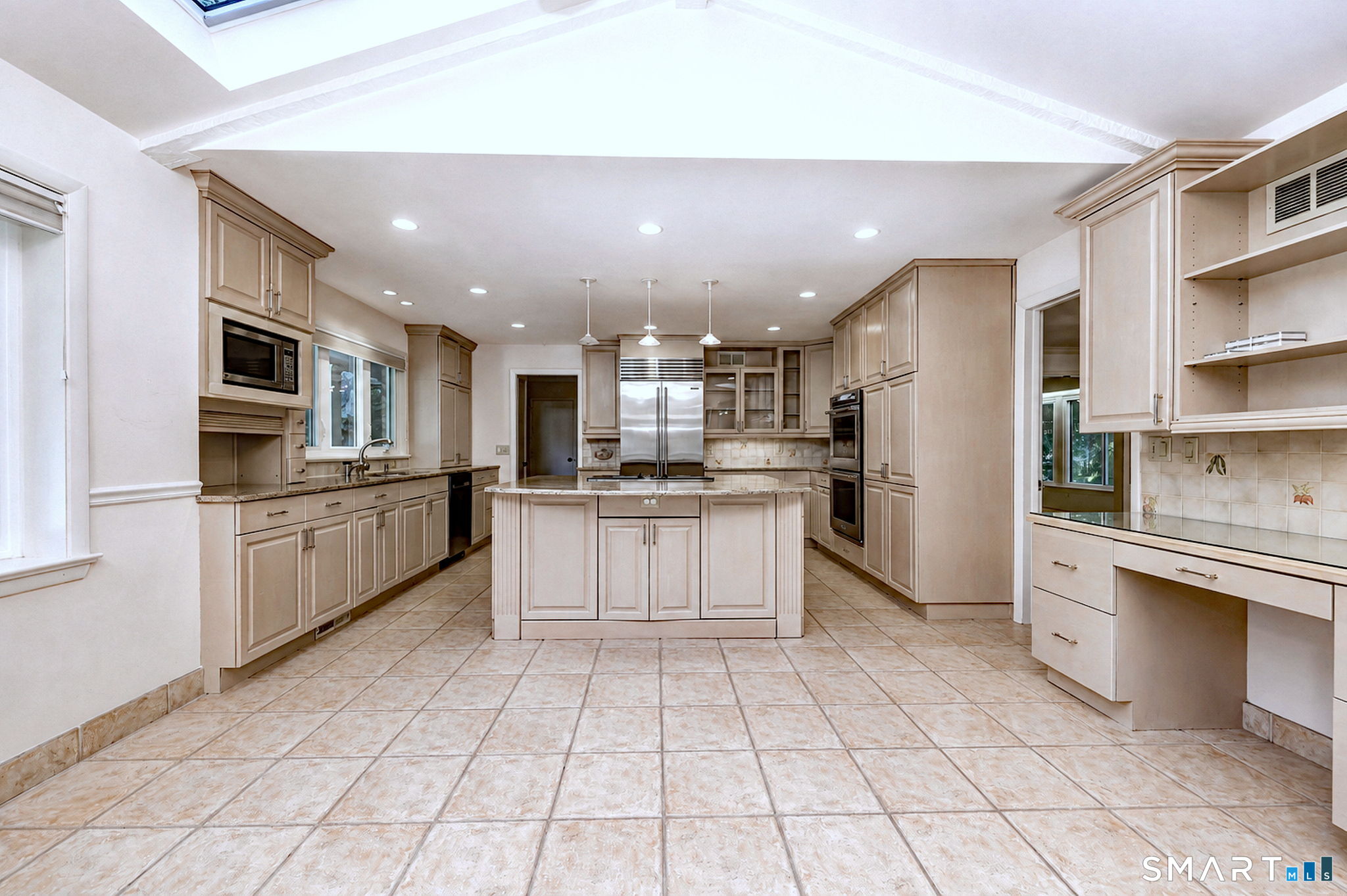 24 Inverness Road Trumbull, CT 06611 - Photo 7 of 40 Gallery Image 7