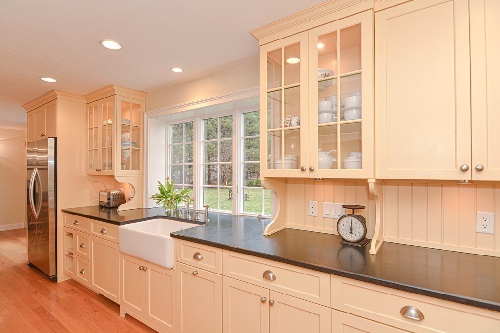 30 Country Road Holliston, MA 01746 - Photo 8 of 42 Gallery Image 8