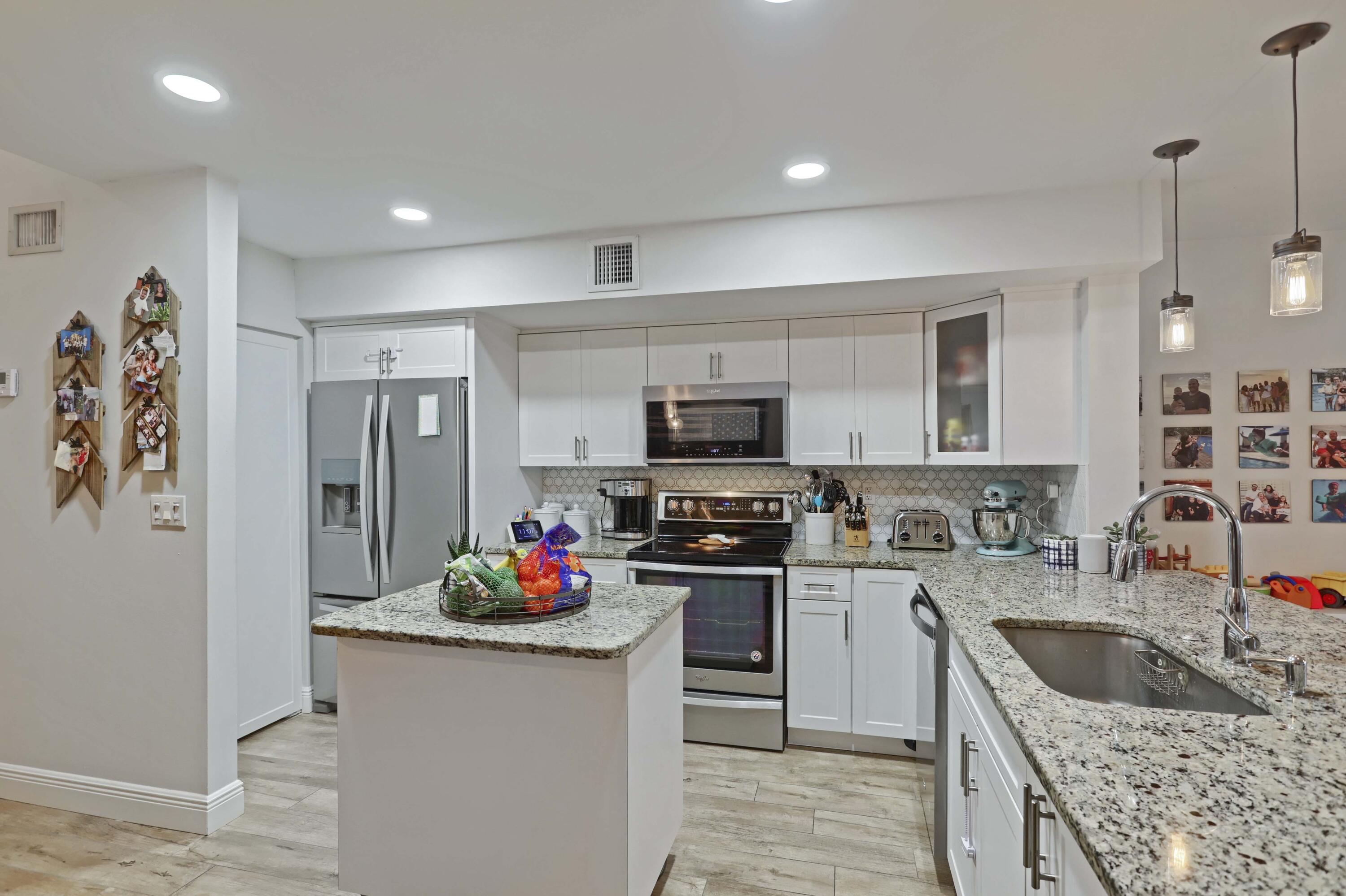 388 Golfview Road, Unit H North Palm Beach, FL 33408 - Photo 13 of 24 14_320a6197-hdr(6)