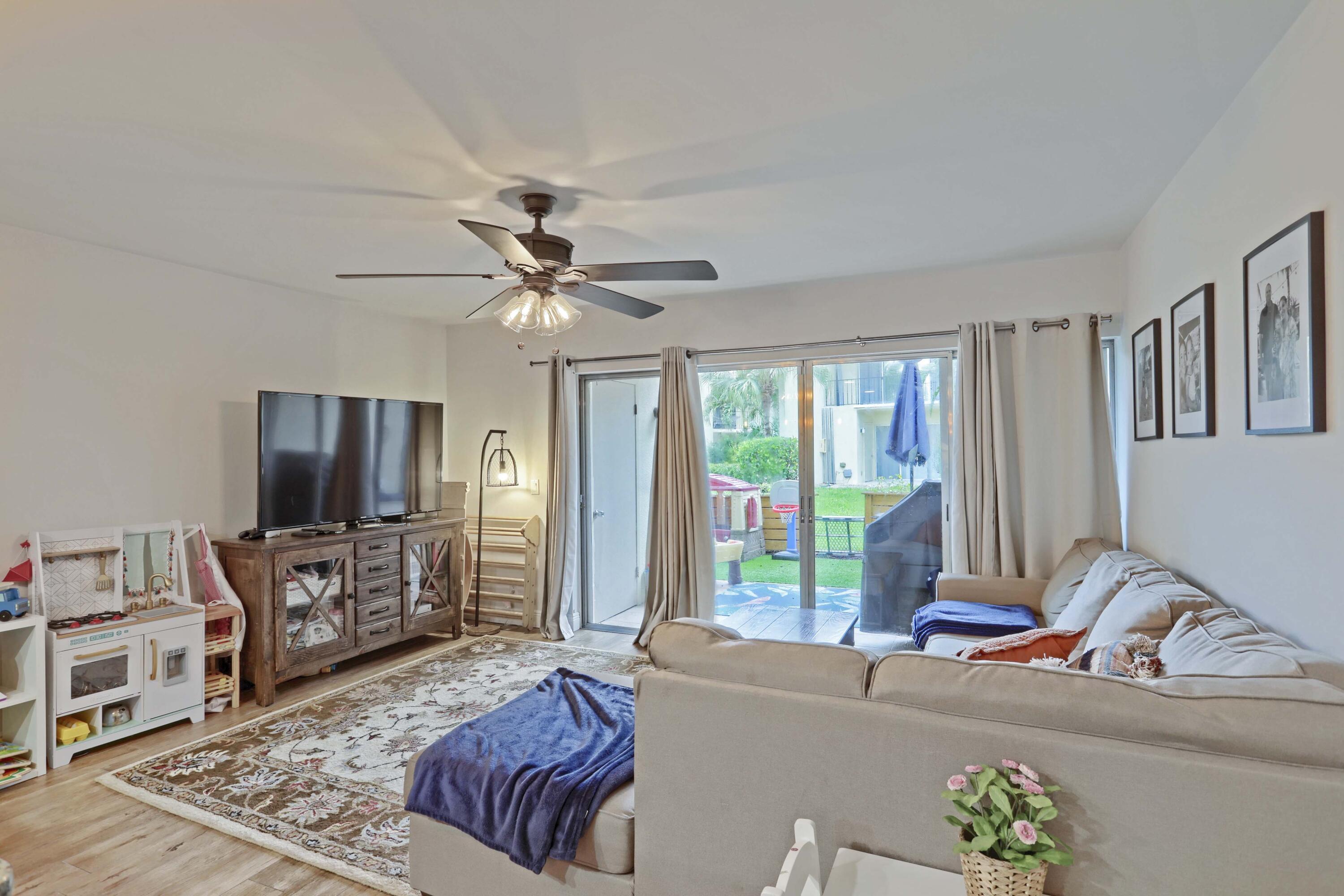 388 Golfview Road, Unit H North Palm Beach, FL 33408 - Photo 15 of 24 20_320a6239-hdr(6)