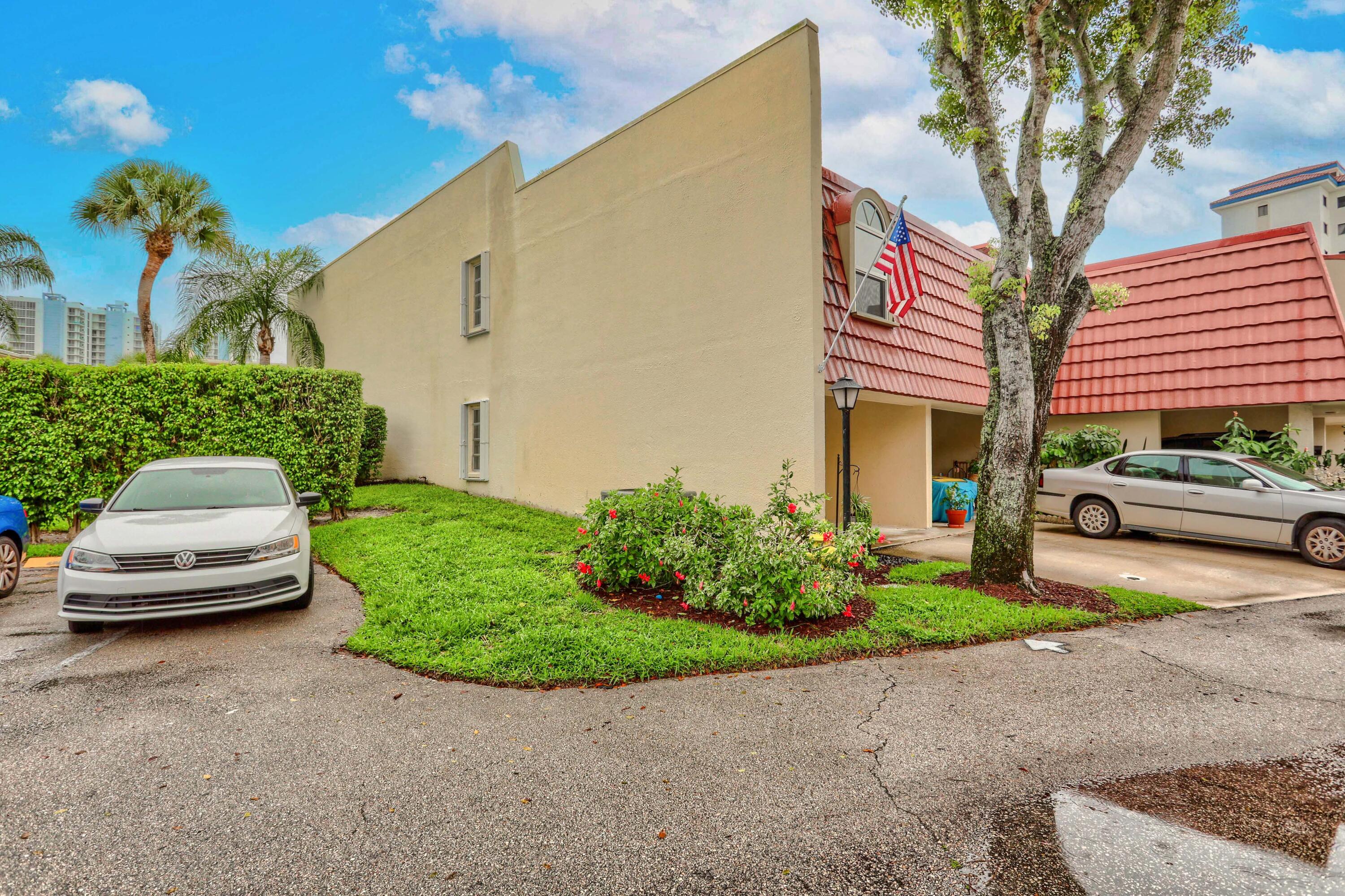 388 Golfview Road, Unit H North Palm Beach, FL 33408 - Photo 3 of 24 04_320a6400-hdr(6)_exterior 5