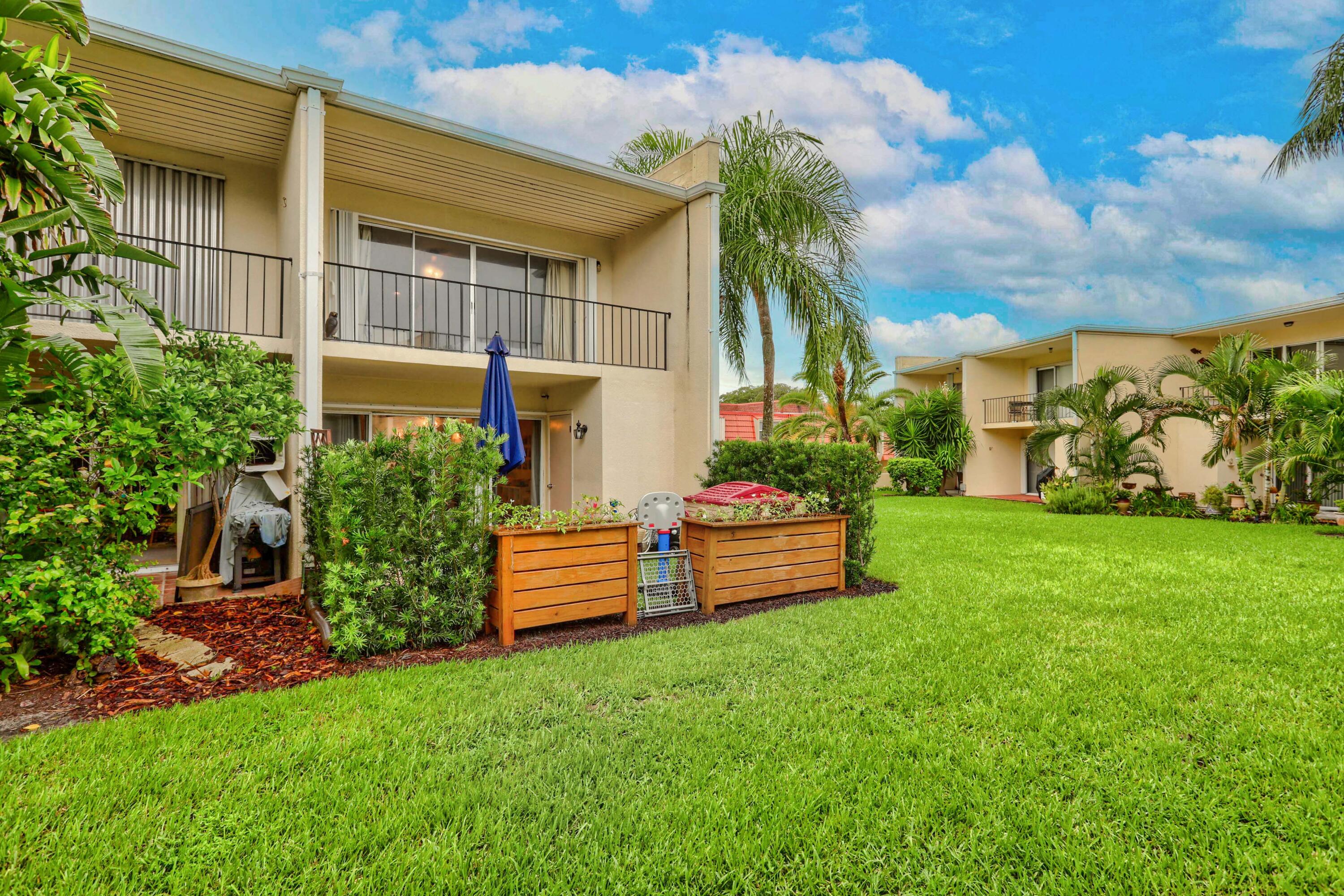 388 Golfview Road, Unit H North Palm Beach, FL 33408 - Photo 4 of 24 50_320a6344-hdr(6)_exterior 5