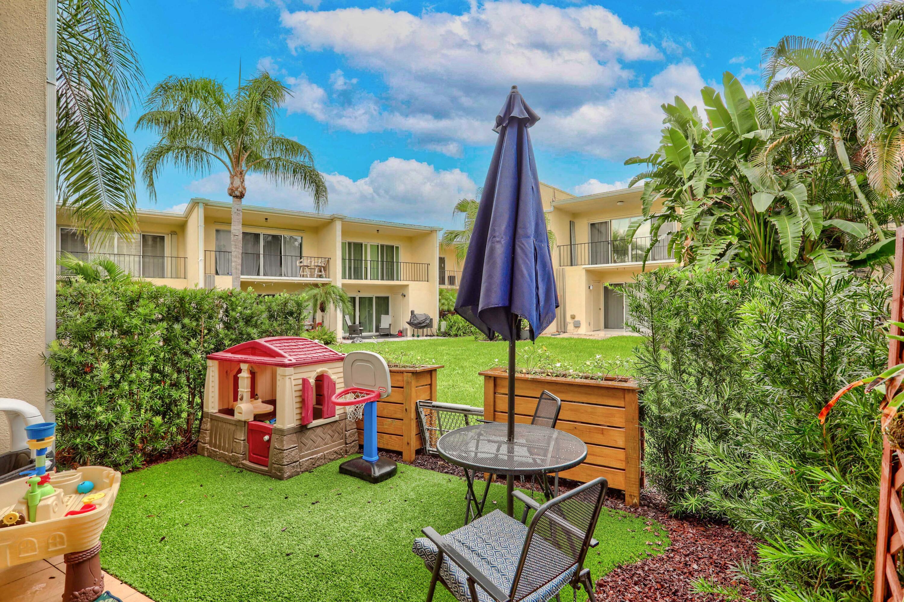 388 Golfview Road, Unit H North Palm Beach, FL 33408 - Photo 6 of 24 48_320a6302-hdr(6)_exterior 5