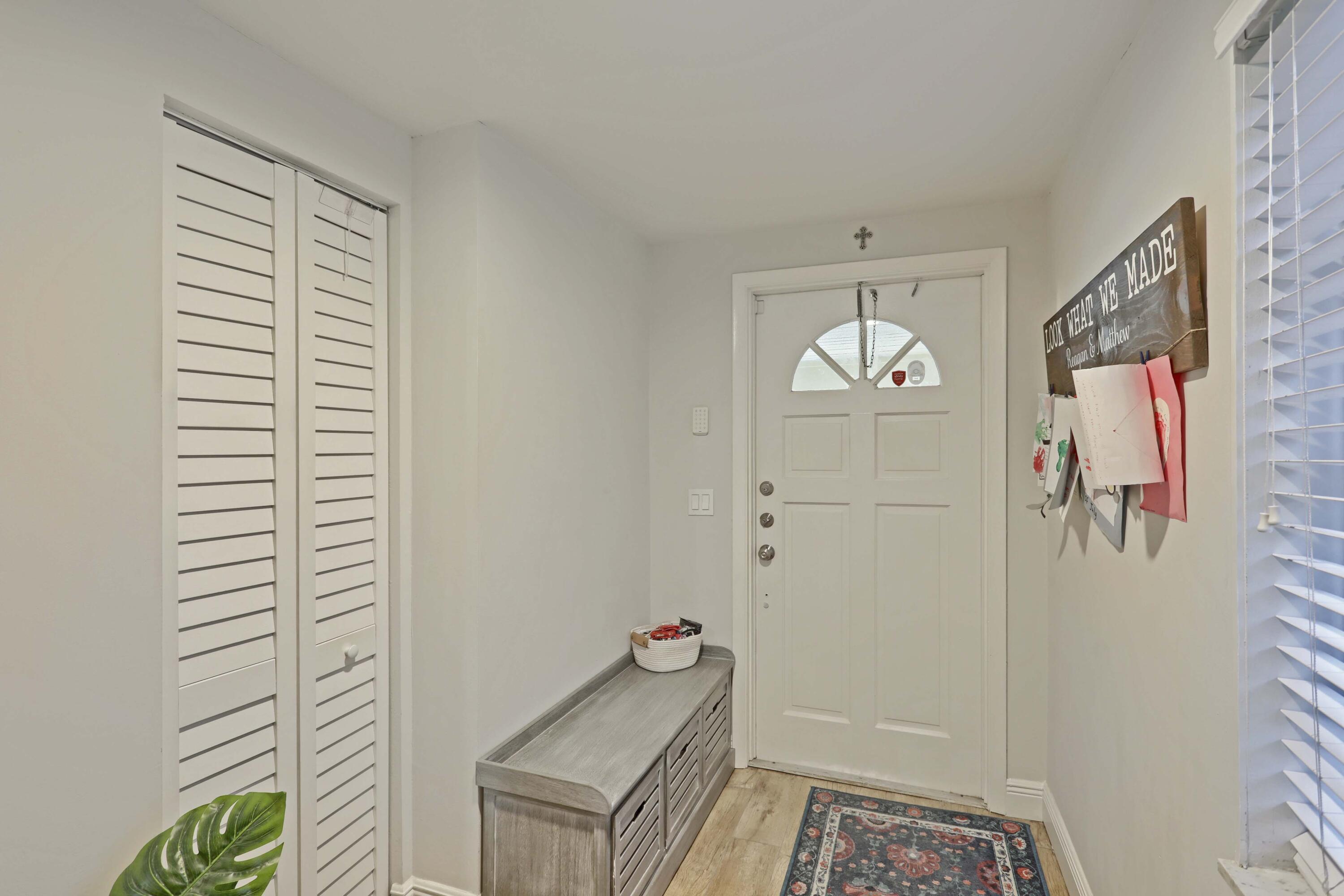 388 Golfview Road, Unit H North Palm Beach, FL 33408 - Photo 9 of 24 07_320a6127-hdr(6)
