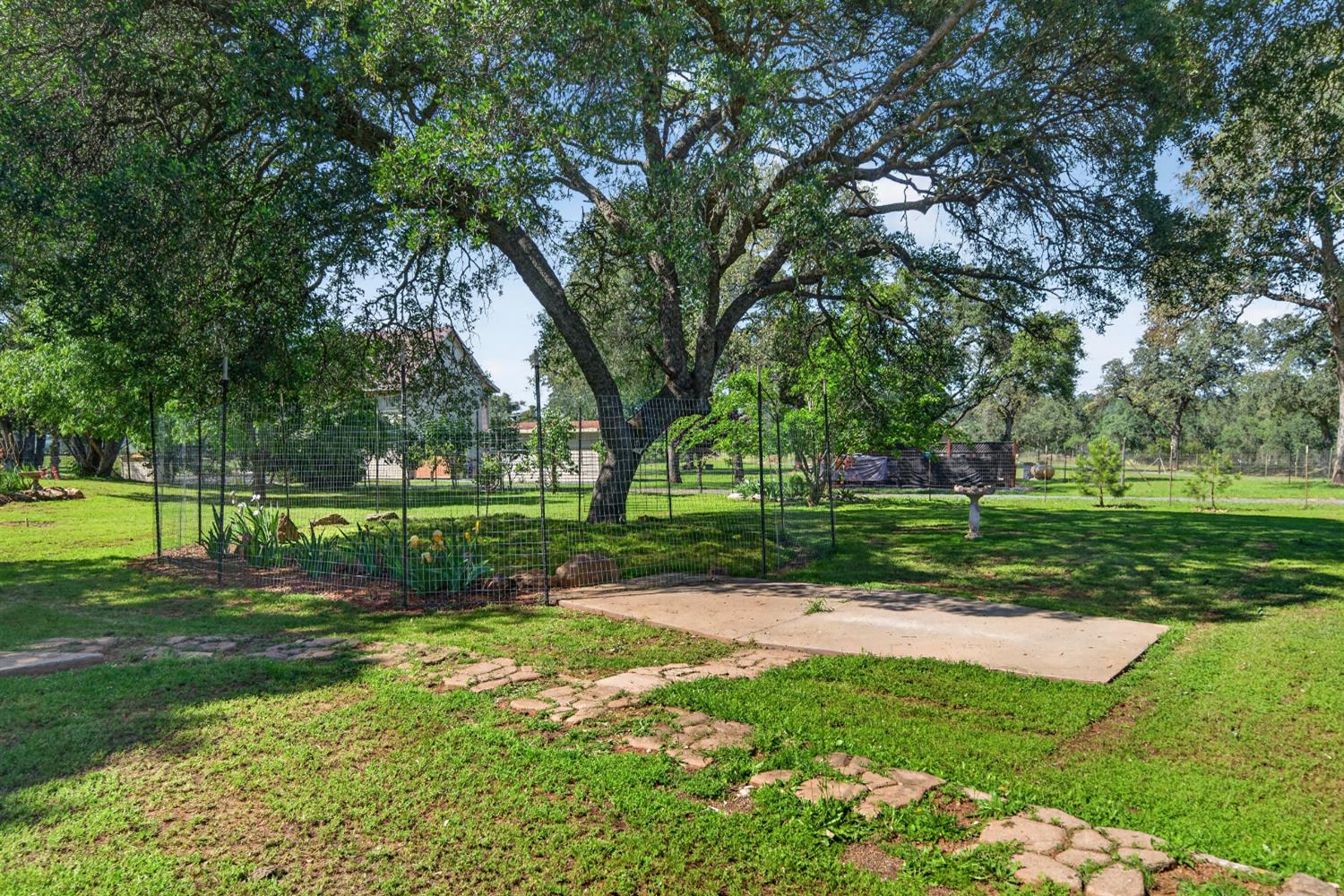 15828 Barney Road Plymouth, CA 95669 - Photo 43 of 71 a view of a park