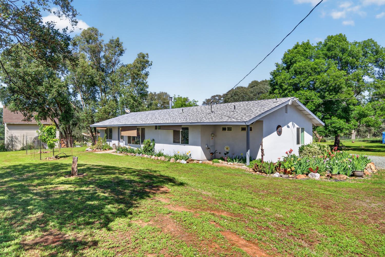 15828 Barney Road Plymouth, CA 95669 - Photo 49 of 71 a front view of a house with a garden