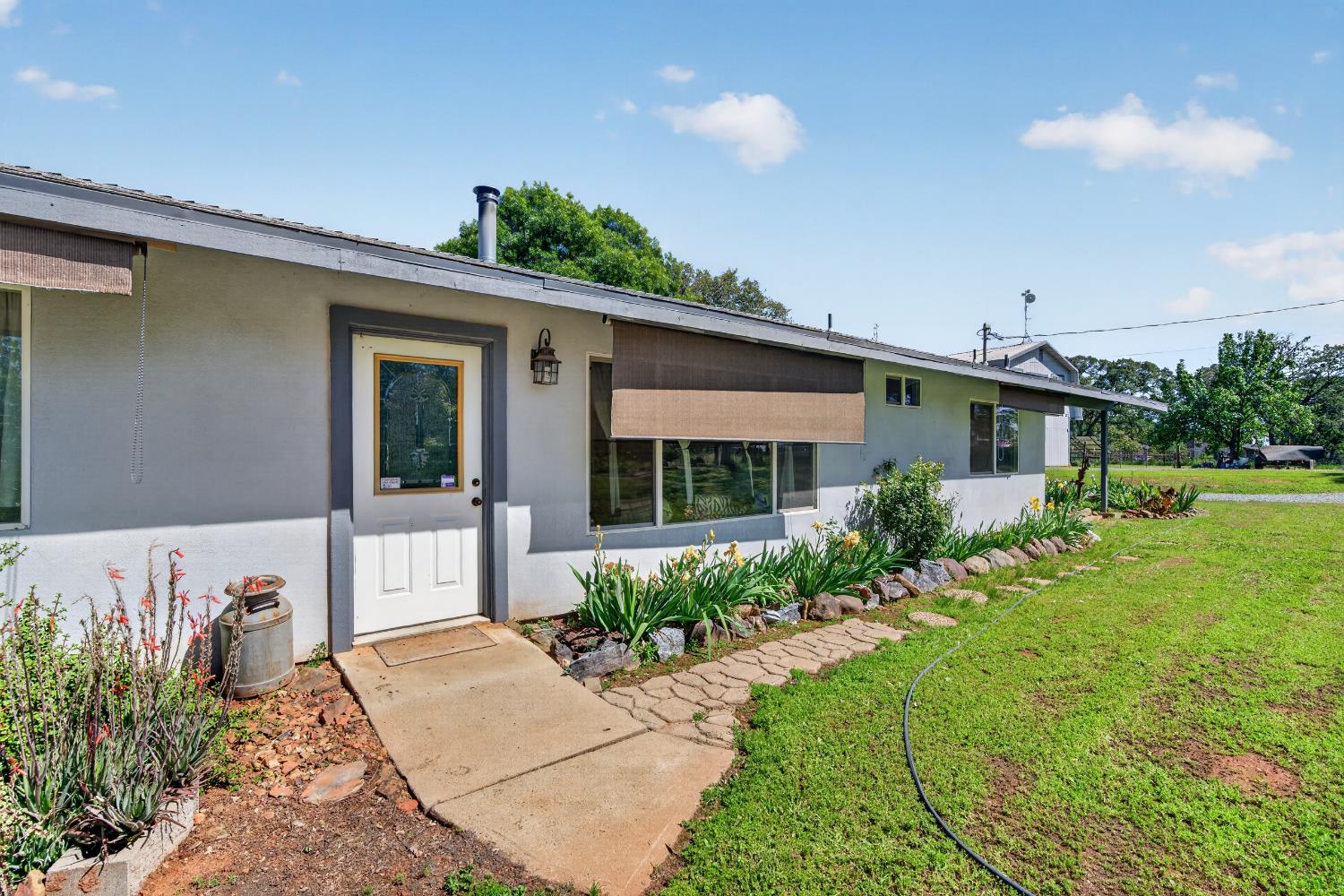 15828 Barney Road Plymouth, CA 95669 - Photo 51 of 71 a front view of a house with garden