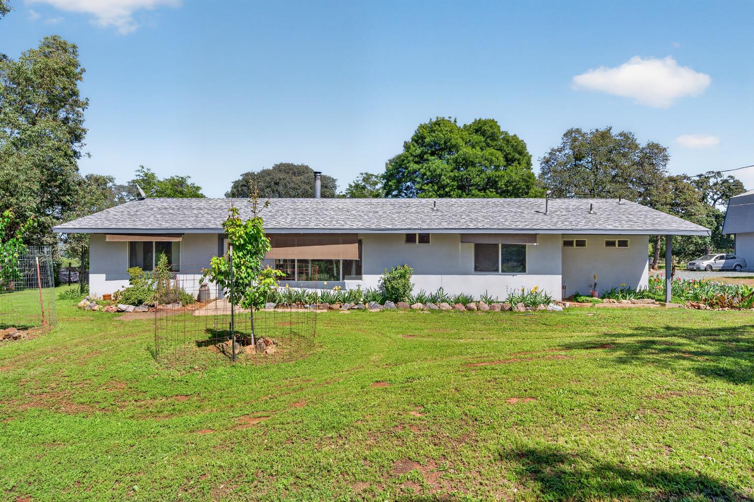 15828 Barney Road Plymouth, CA 95669 - Photo 53 of 71 a front view of a house with a garden